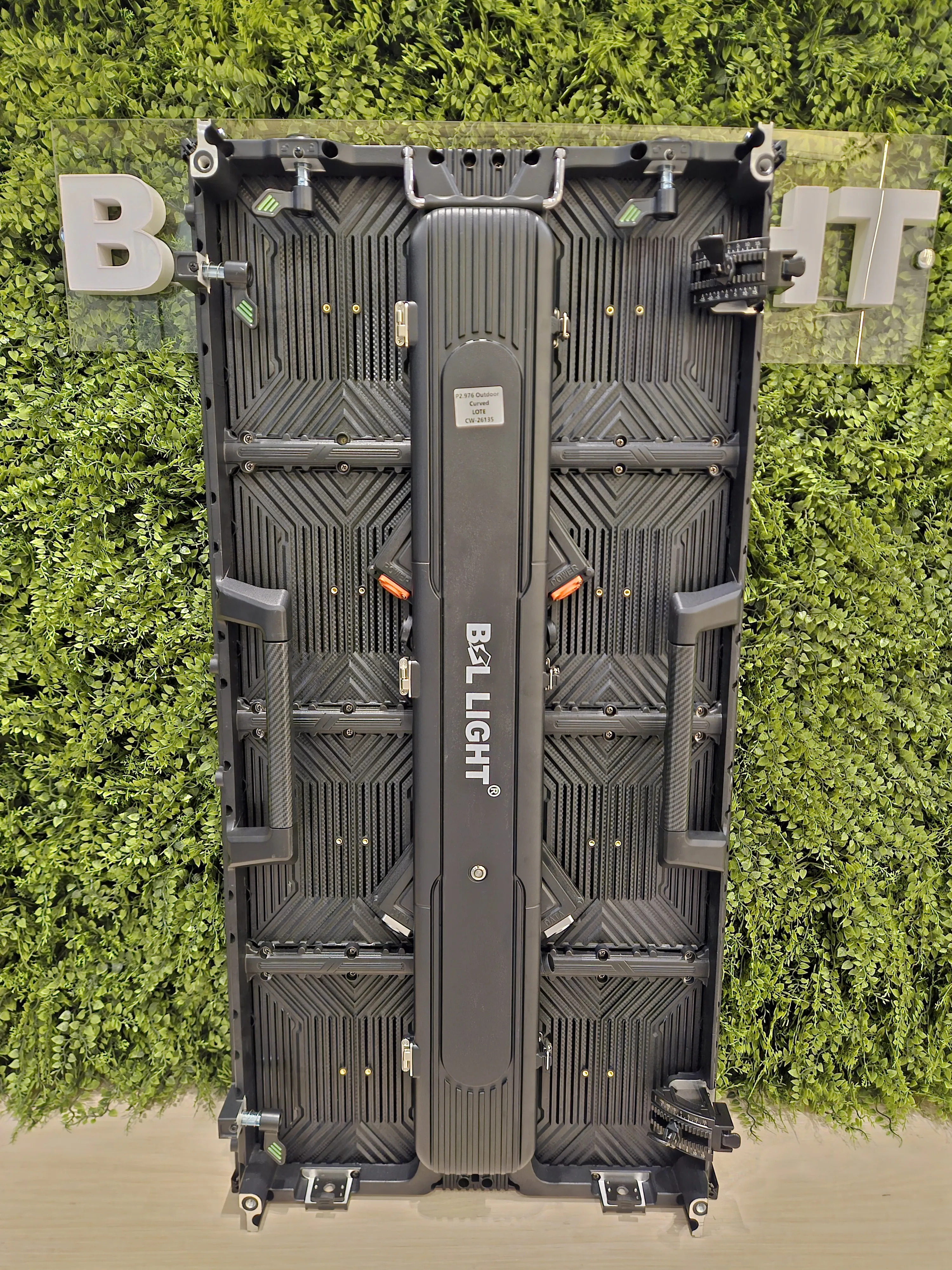 Painel de LED P2.976 Outdoor Curvo